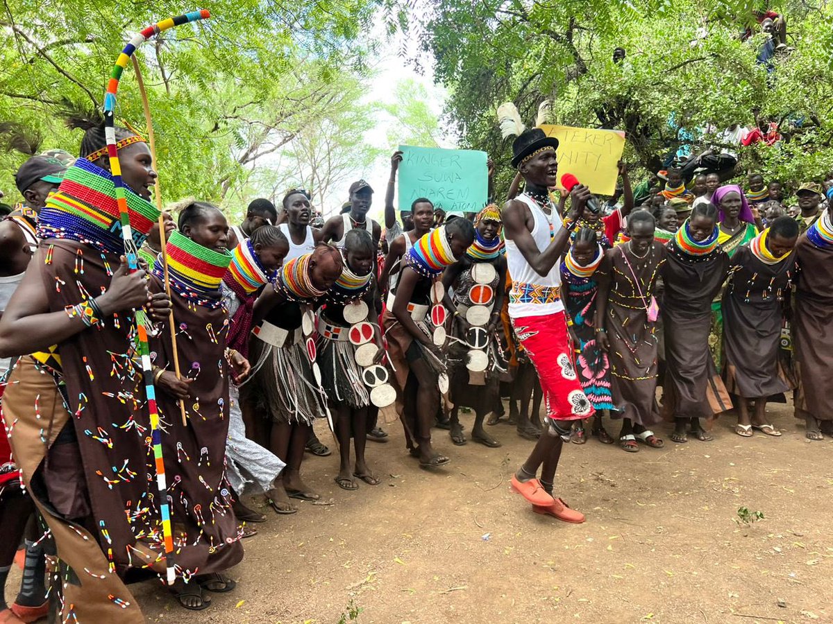 AUC_PAPS's tweet photo. An @AUC_PAPS team joined the Peace Caravan in Lokichegio 🇰🇪 in sensitising Ateker communities (Turkana, Topaza, Karamajong and Nyangatom) of the trijunction of Kenya, Uganda &amp; South Sudan to promote cross-border cooperation, peace, harmony &amp; non-violence among border communities https://t.co/eVk461HxFf