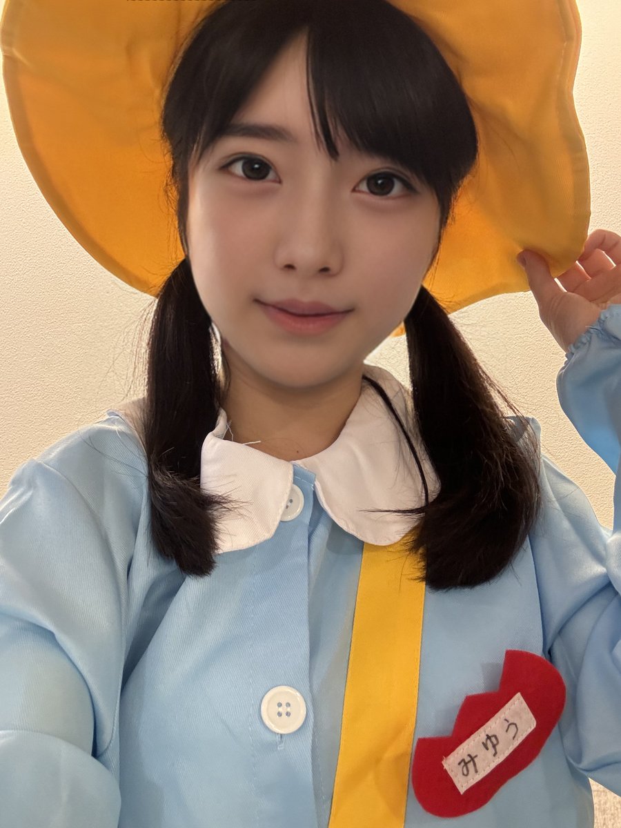 この歳で園児になると思っておらず、ちょっと笑ってしまっている18歳 https://t.co/2hULaKpNsV