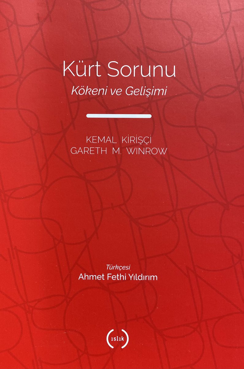 Kürt Sorunu, “sorun”a giriş niteliğinde bir kitap. Kökeni, gelişimi, Cumhuriyet’in kuruluş döneminde yapılmış “Ne Mutlu Türküm diyene” tartışmaları, üst kimliğin inşası, şimdilerde çoktan unutulmuş 90’lar açılım süreci, sermayenin Kürt Sorunu’na müdahil olması gibi konuları