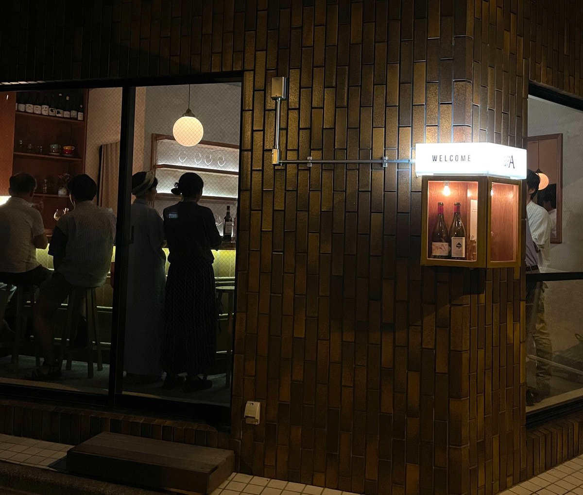 kozewine's tweet photo. 一���は行くべき 
都内おすすめワイン角打ち・立ち飲み10選 
 
①【学芸大学】wineshop lulu
②【渋谷】wineshop nico
③【中目黒】wines and things
④【飯田橋】wine&coffee A
⑤【武蔵小山】アリバイワインルーム
⑥【代々木上原】La Cave
⑦【麻布台ヒルズ】intertWine K×M
⑧【幡ヶ谷】wineshop flow
⑨【清澄白河】winestand TEO
⑩【松蔭神社】ゆきおとワイン

①③④⑨はおしゃれ空間で
女子にも薦めたいのでまずそちらから
そのほかは品揃えがよかったりマニア向け