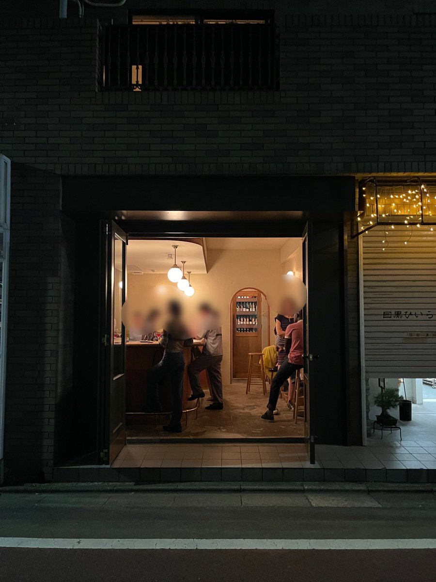 kozewine's tweet photo. 一���は行くべき 
都内おすすめワイン角打ち・立ち飲み10選 
 
①【学芸大学】wineshop lulu
②【渋谷】wineshop nico
③【中目黒】wines and things
④【飯田橋】wine&coffee A
⑤【武蔵小山】アリバイワインルーム
⑥【代々木上原】La Cave
⑦【麻布台ヒルズ】intertWine K×M
⑧【幡ヶ谷】wineshop flow
⑨【清澄白河】winestand TEO
⑩【松蔭神社】ゆきおとワイン

①③④⑨はおしゃれ空間で
女子にも薦めたいのでまずそちらから
そのほかは品揃えがよかったりマニア向け