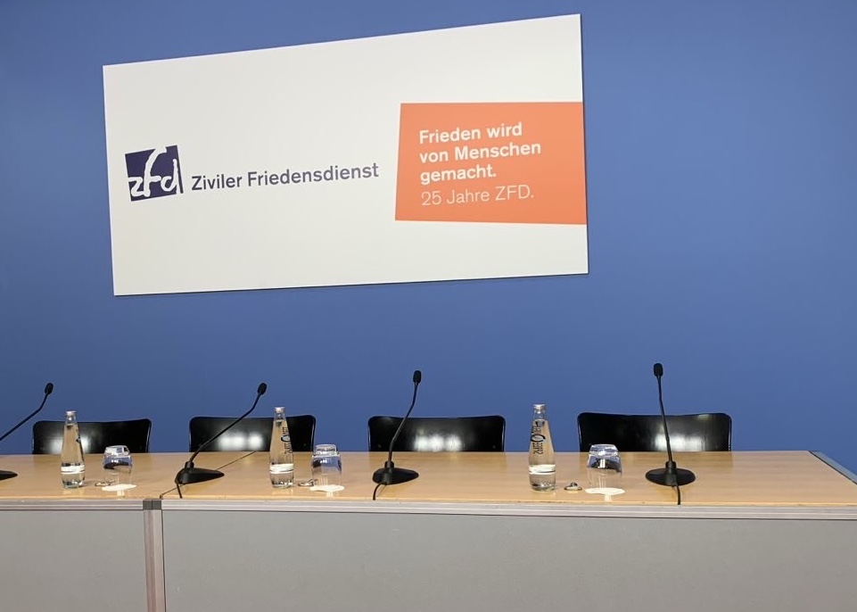 Gleich geht's los: Pressekonferenz 25 Jahre Ziviler Friedensdienst. Heute um 11:30 Uhr. Hier gehts zum Livestream: ziviler-friedensdienst.org/de/presse-25-j…