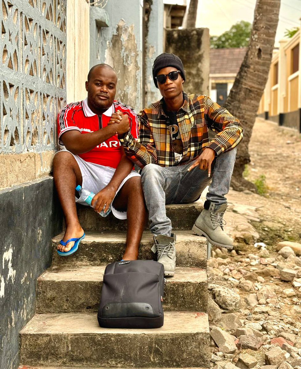 Sativa255's tweet image. Hii speed ya kutuma miamala MPESA watanifungia kaline kangu.😂

Tutaendelea saa 9 mchana weka namba na jina kwenye hii post. 

Msisahau jeuri yote hii tunaipata kwasababu mwanangu @Thereal_taivina  kashinda 10M leo.

Na hajashinda pekeeake. Zaidi ya odds 337 mitaa imekula leo.…