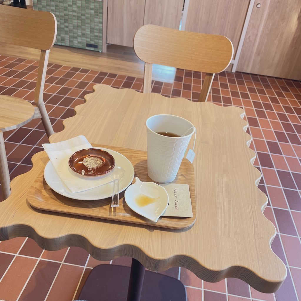 littlemate_y's tweet photo. ちなみに内装がしるこサンドで激かわ https://t.co/SX7thW3r8M