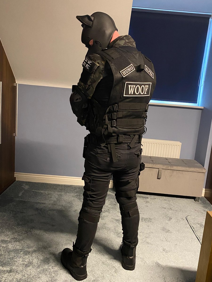 WoofThepup's tweet photo. WOOFS had a few eye opening times over the last few days.. he had a great #doggyweekend with lots of amazing pups especially some π but feels very grumpy today about the way some pups or people have been recently with him #alphapup #pupplay #grumpypup #fuckem https://t.co/vQbnCBCnCX