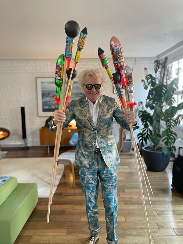 SteveEdgeDesign's tweet image. Watch our latest short and blast into bonfire night with Steve! 

youtube.com/shorts/UStaBk6…

#bonfirenight #fireworks #blastoff