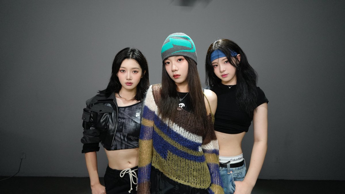 Gen1esOfficial's tweet image. The girls&apos; original dance 💃
Energetic and charming🧚

📺FULL VDO: youtu.be/59Wsu6jgldk

#Gen1es #QiaoYiYu #WangKe #EmmaZhu