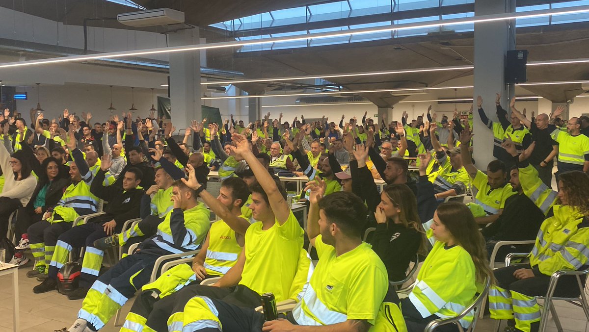 El Sindicato de Estibadores del Port de Barcelona (<a href="/SoyCoordinadora/">Coordinadora - CETM</a>) ha aprobado hoy en asamblea el envío de 11 camiones con material sanitario y de emergencias, así como destinar 150.000 euros del Sindicato para la reconstrucción de los pueblos d Valencia afectados por la #DANA