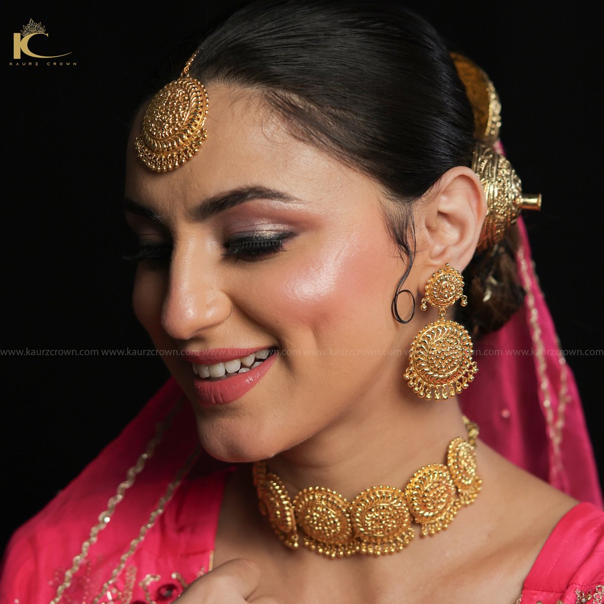 kaurzcrownjewel's tweet image. Traditional Antique Gold Plated Choker Set 
Designer: KAURZ CROWN 
WhatsApp on +919888298050
#silverjewellery #jewellery #chokerset #earrings