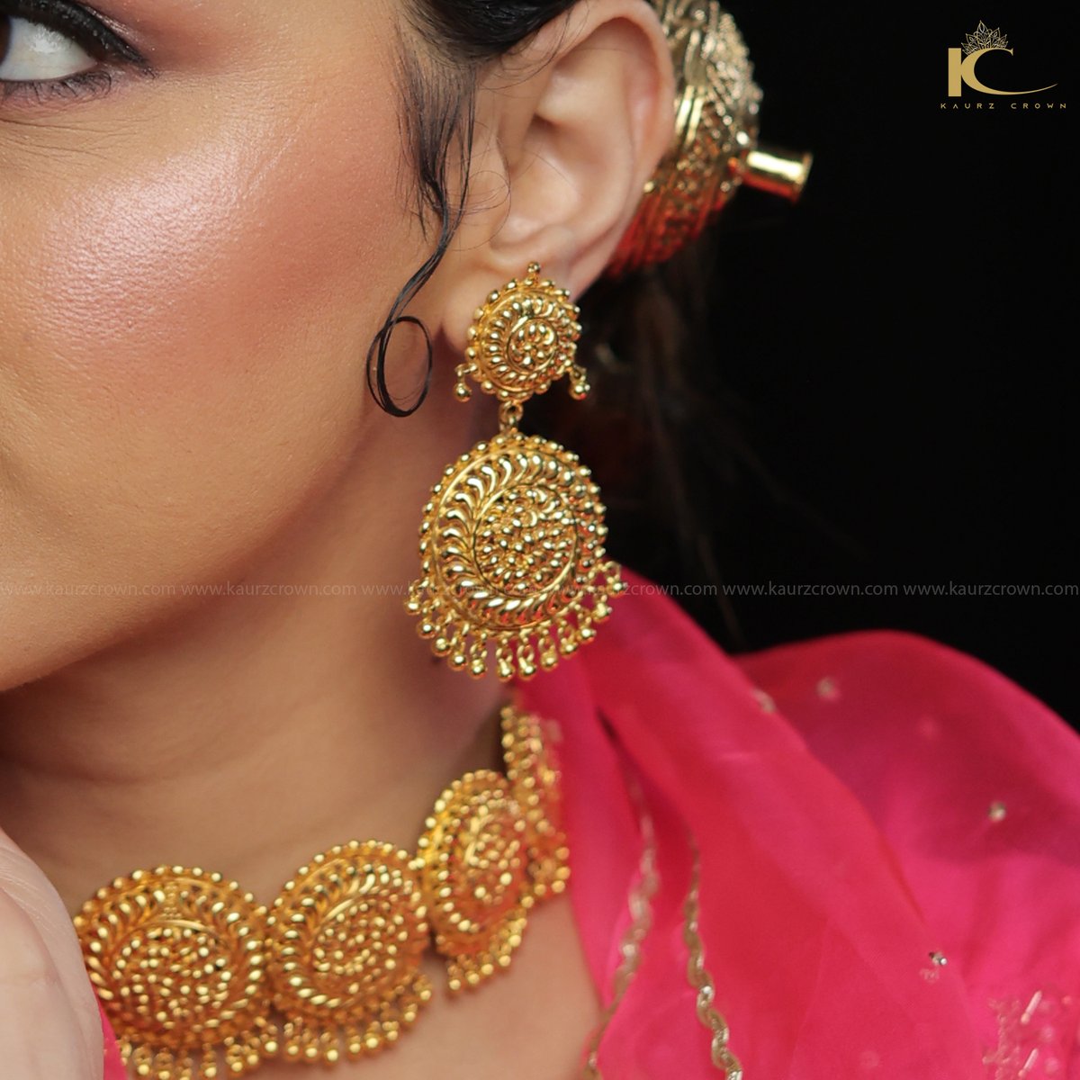 kaurzcrownjewel's tweet image. Traditional Antique Gold Plated Choker Set 
Designer: KAURZ CROWN 
WhatsApp on +919888298050
#silverjewellery #jewellery #chokerset #earrings