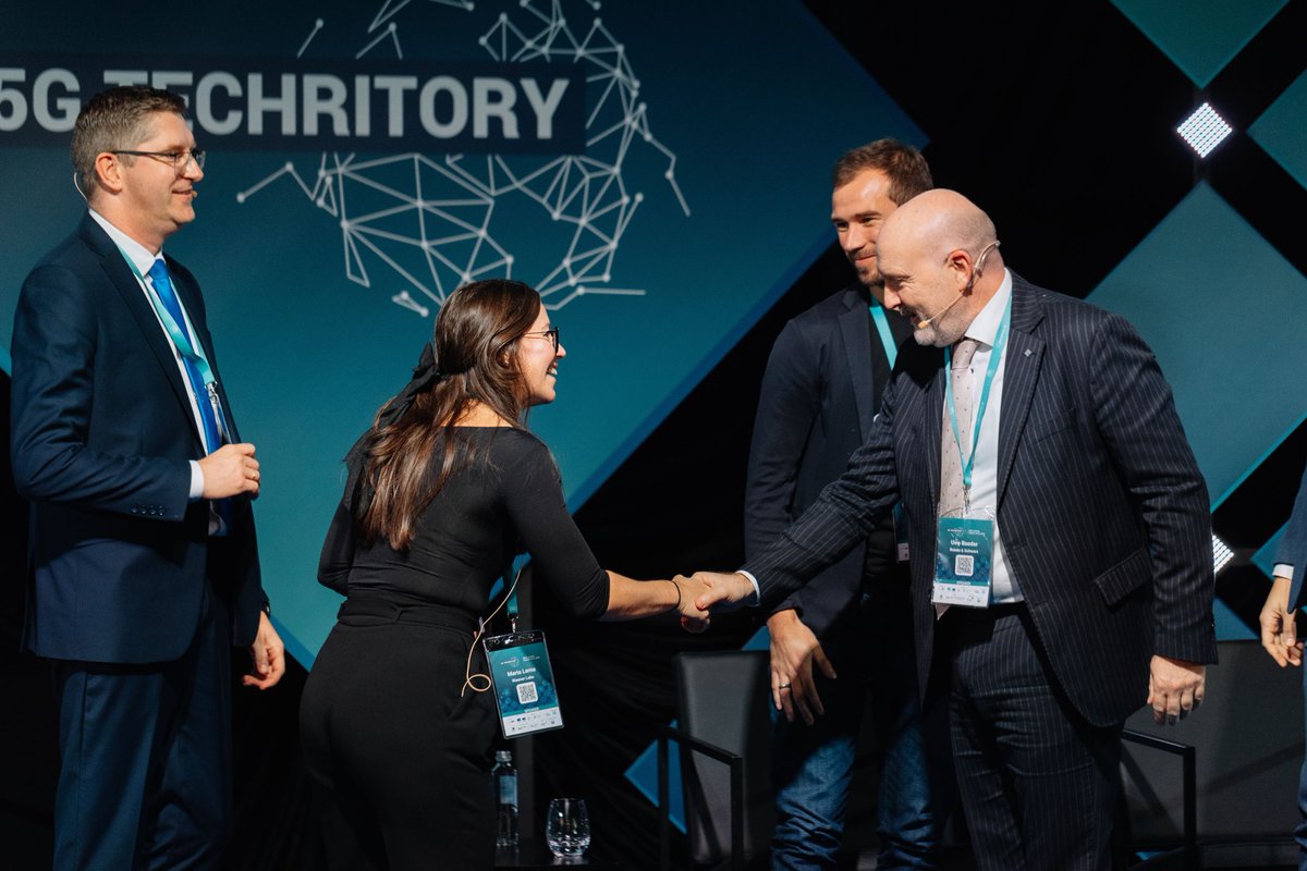 Weaver Labs (@weaver_labs) on Twitter photo Exciting news! 🎉 Our CEO, <a href="/MariaMariuru/">Maria Lema</a>, joined a panel at <a href="/5GTechritory/">Techritory</a> to discuss empowering European industry through innovation.
The talk emphasized the need for more education in entrepreneurship, a bold approach to risk, and a community ready to embrace new ideas. 🌍💡💪 Exciting news! 🎉 Our CEO, <a href="/MariaMariuru/">Maria Lema</a>, joined a panel at <a href="/5GTechritory/">Techritory</a> to discuss empowering European industry through innovation.
The talk emphasized the need for more education in entrepreneurship, a bold approach to risk, and a community ready to embrace new ideas. 🌍💡💪