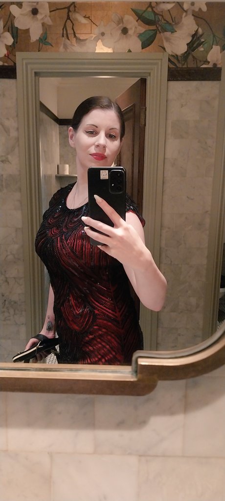 GoddessDagger's tweet photo. Imagine being so entitled that you think you can pop in my inbox and NOT pay me for my time, but become a servant. Subs are absolutely delusional these days.

It's 30 for an initial. This is the cost of a first date - a nice lunch or dinner. If you can't afford that, you aren't ready to get into a serious dynamic with ANY women, and certainly not one who is living a more affluent lifestyle.

I like my subs to be proud to spoil me and be financially stable. Not begging in the comments like a child without offering tribute. 

(Pic from my last date night. Even the bathroom was gilded in marble and gold ✨️👌)