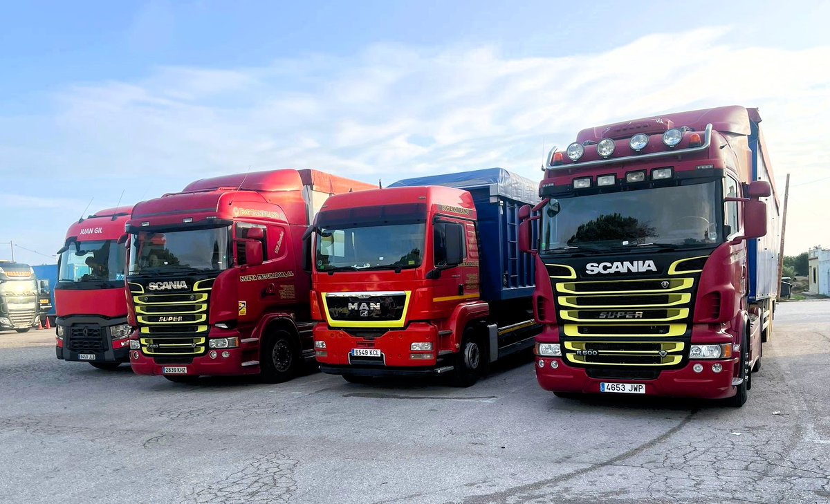 AjTorredembarra's tweet photo. 🚛 #Torredembarra envia un comboi solidari amb 22 tones d’ajuda per als afectats per la DANA al País Valencià.

👉🏼 L’expedició, organitzada per l’Ajuntament amb l’Associació de Voluntaris de Protecció Civil, es dirigeix a Picassent.

🙏🏽 Gràcies 🔗 https://t.co/xaki03maMA https://t.co/y9E01RJYKi