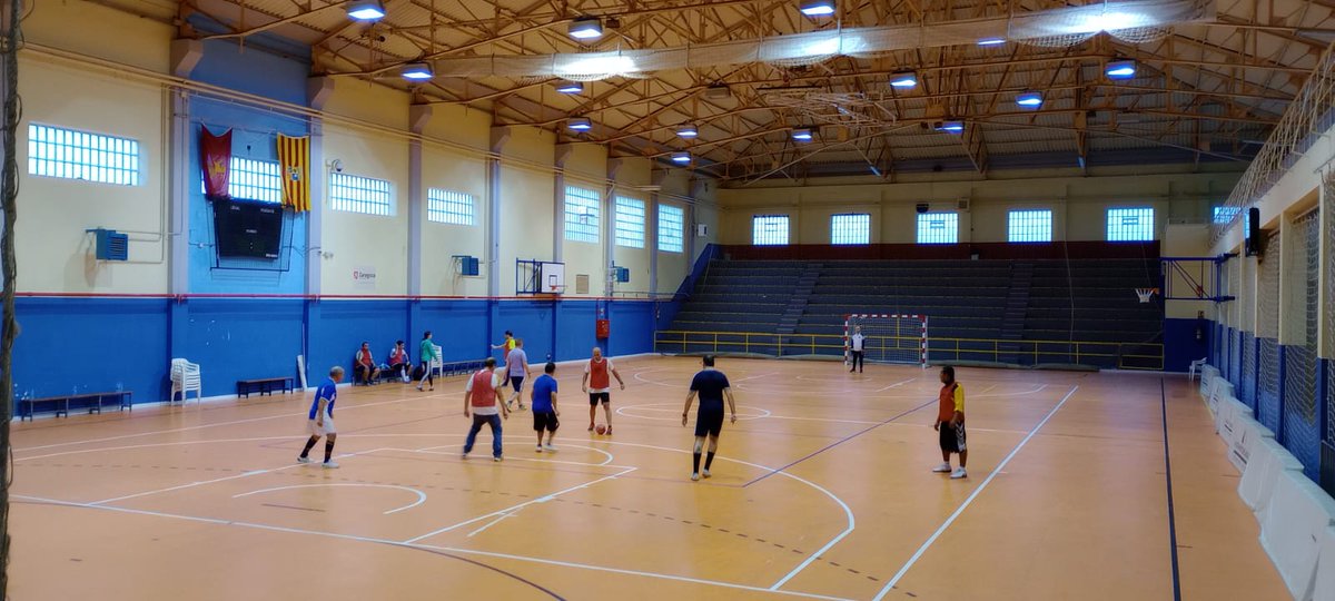 ASAPMEAragon's tweet photo. Las personas que participan en el equipo de fútbol sala de @ASAPME Aragón han celebrado un encuentro con el equipo de #2AVia, que ha contado con la colaboración de #FartlekSport y #Curver https://t.co/1k6PyXcraW