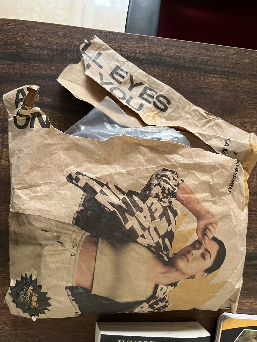 vinay_nb7's tweet photo. @bewakoof I didn’t took the product image at the time of delivery, well When i received the order it was not tampered packaging was intact.
Below are the images of tag and product packaging after I opened the packaging. https://t.co/GfUhzyfKS4