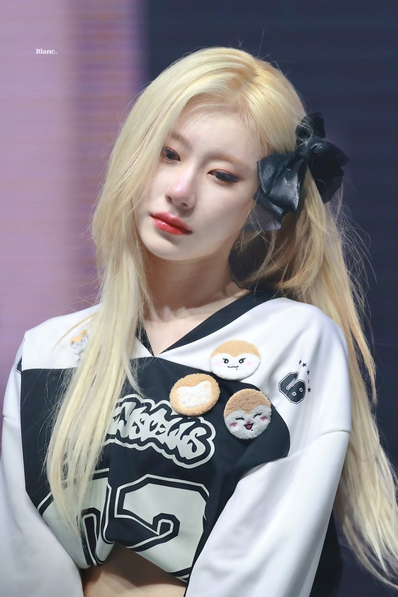 241102 팬미팅 <믿지의 세포들>
#ITZY  #있지 #CHAERYEONG #채령