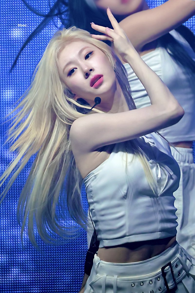 blanc_lcr's tweet photo. 241102 팬미팅 <믿지의 세포들>
#ITZY  #있지 #CHAERYEONG #채령 https://t.co/tLEqPMdIw2