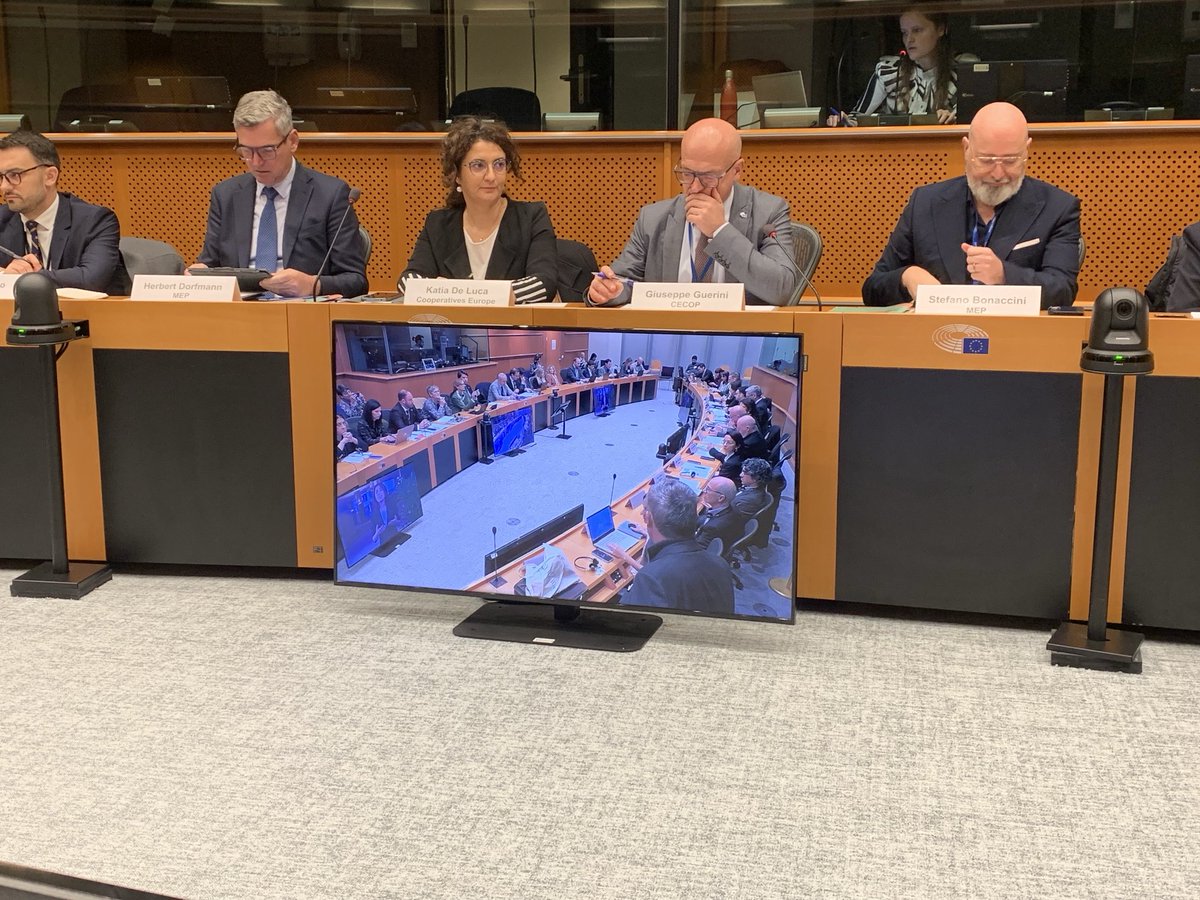 Staring! MEPs meeting the coops! 🙂⁦<a href="/HerbertDorfmann/">Herbert Dorfmann</a>⁩ ⁦<a href="/sbonaccini/">Stefano Bonaccini</a>⁩ and more ⁦<a href="/CoopsEurope/">Cooperatives Europe</a>⁩ ⁦<a href="/CECOP_coops/">CECOP</a>⁩ ⁦⁦<a href="/EACB_News/">EACB</a>⁩ ⁦<a href="/EuroCoopTeam/">Euro Coop</a>⁩ ⁦<a href="/COPACOGECA/">COPA-COGECA</a>⁩ ⁦<a href="/REScoopEU/">REScoop.eu 🦋 Follow us on Bluesky @rescoop.eu</a>⁩