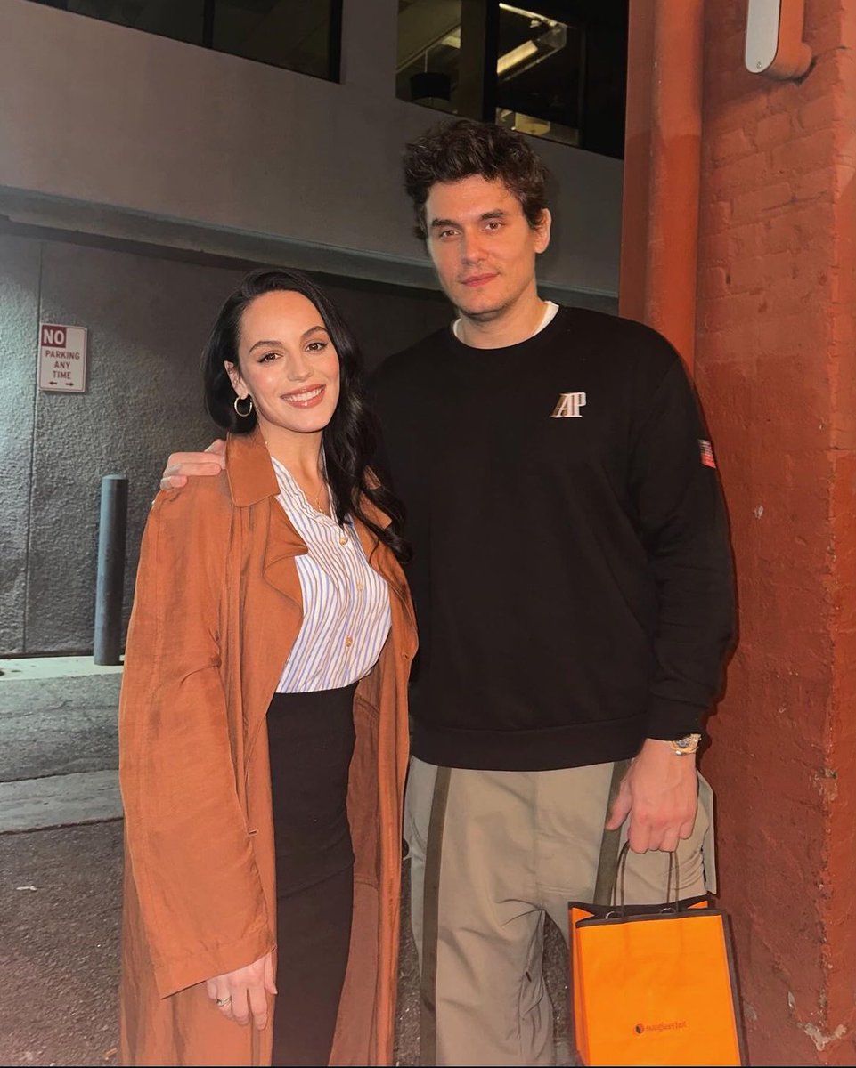 ContinuumGirl's tweet photo. Just look at him…you can’t deny that he is SO HANDSOME🫠😍❤️
#JohnMayer #FanPic #Handsome #Spotted #LosAngeles https://t.co/D3nBkhi2DI