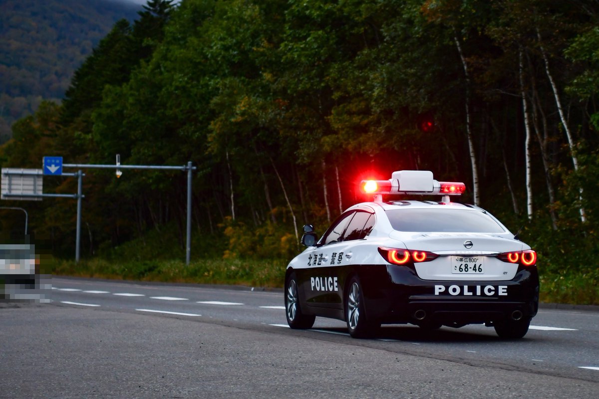 ph_gm_pc's tweet photo. 北海道警察　十勝機動警察隊

日勝峠にて取り締まりを行っていました。
日が暮れる前に反射ベストを身につける等、安全意識の高い隊員さんでした。 https://t.co/Ge85uwpAp2