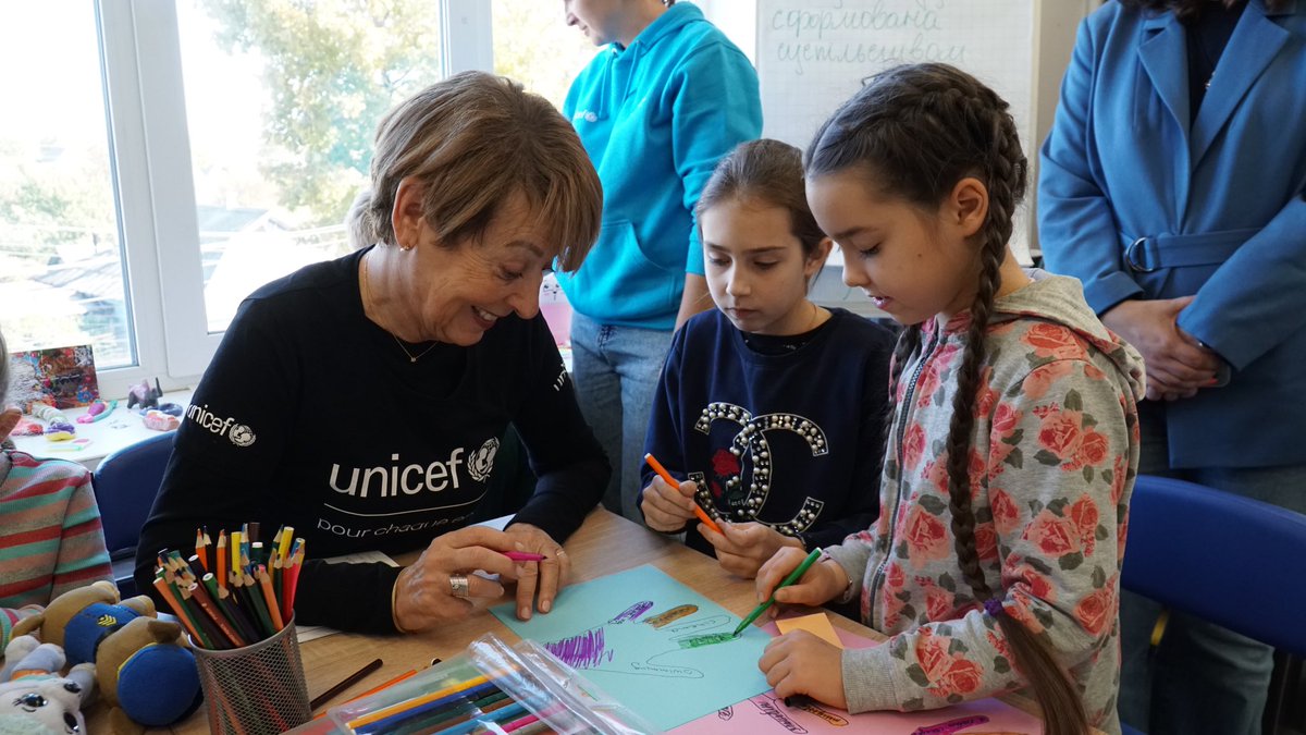 AdelineHazan's tweet photo. Je me suis récemment rendue en #Ukraine 🇺🇦 avec @AdrienTaquet @UNICEF_UA où j'ai rencontré des familles affectées par le conflit. 

Alors que la guerre s’enlise, la situation devient de plus en plus dramatique pour les enfants. https://t.co/GeLlKERqVE 

#PourChaqueEnfant https://t.co/yvaXFKuAcf