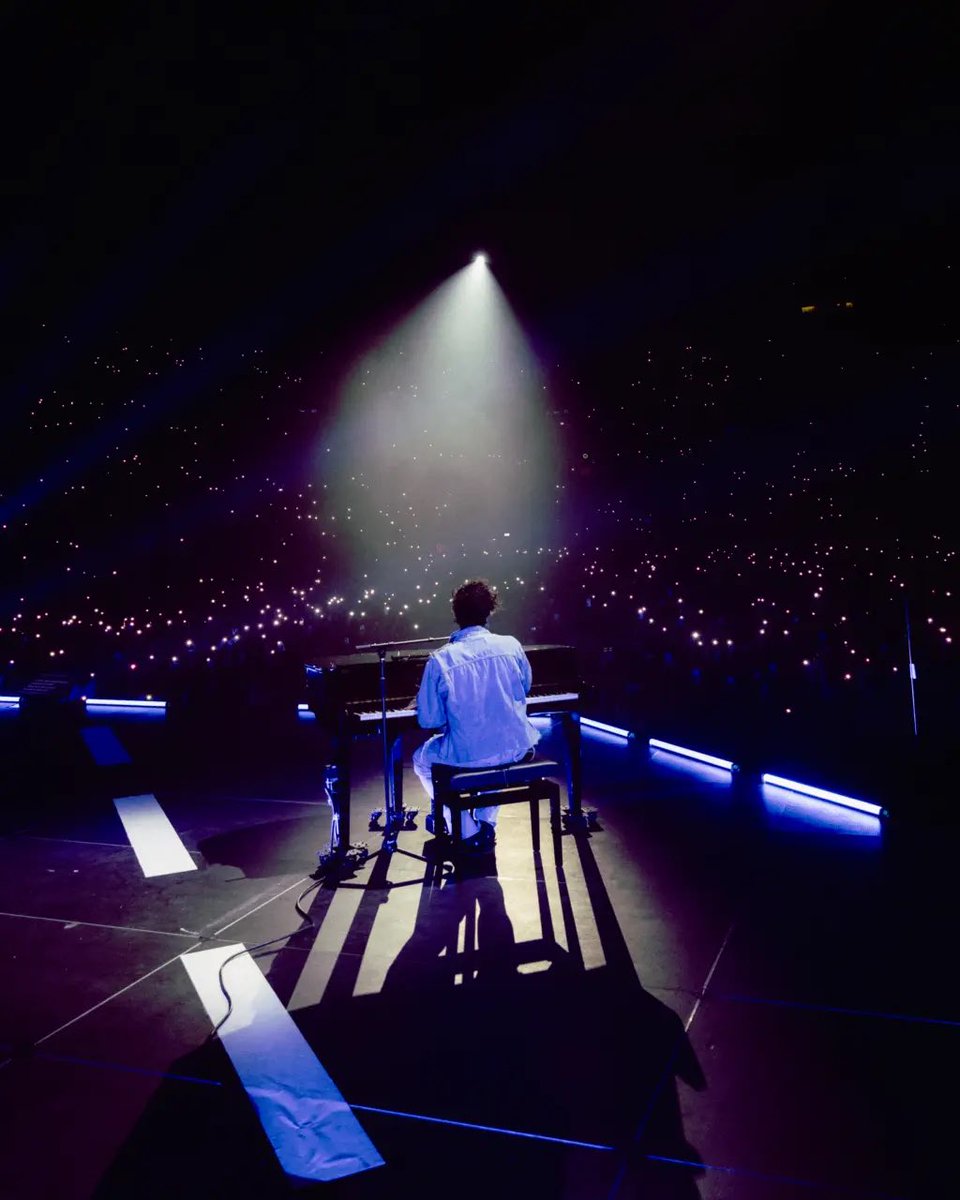 dailytananai's tweet photo. «Ma ci pensate se fossi andato a Sanremo e fossi stato intonato? Probabilmente non saremmo qui. Sempre fare schifo, ogni tanto!» https://t.co/AVfqFhCxhq