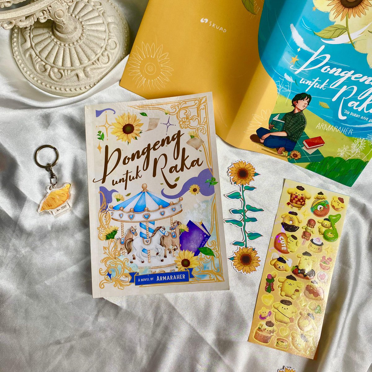 *FAST GIVEAWAY*

hadiah: 2 novel terbitan skuad bebas pilih

Syarat:
1. Like dan RT AU Dongeng Untuk Raka (ada di pin)
2. Komen kamu anak ke berapa di keluarga, wajib pakai hashtag #dongengraka (Cth: Sulung #dongengraka)
3. Boleh komen sebanyak mungkin
4. Sampai bsk jam 17.00 WIB