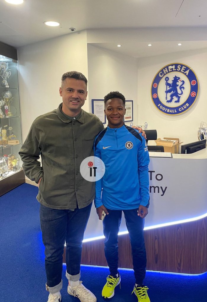 🚨 BREAKING 

🔵 Cape Town City wonderkid Emile Witbooi (16) arrived at 🏴󠁧󠁢󠁥󠁮󠁧󠁿 Chelsea FC for his four-weeks assessment. 

#Asidlali | #iDiskiTimes