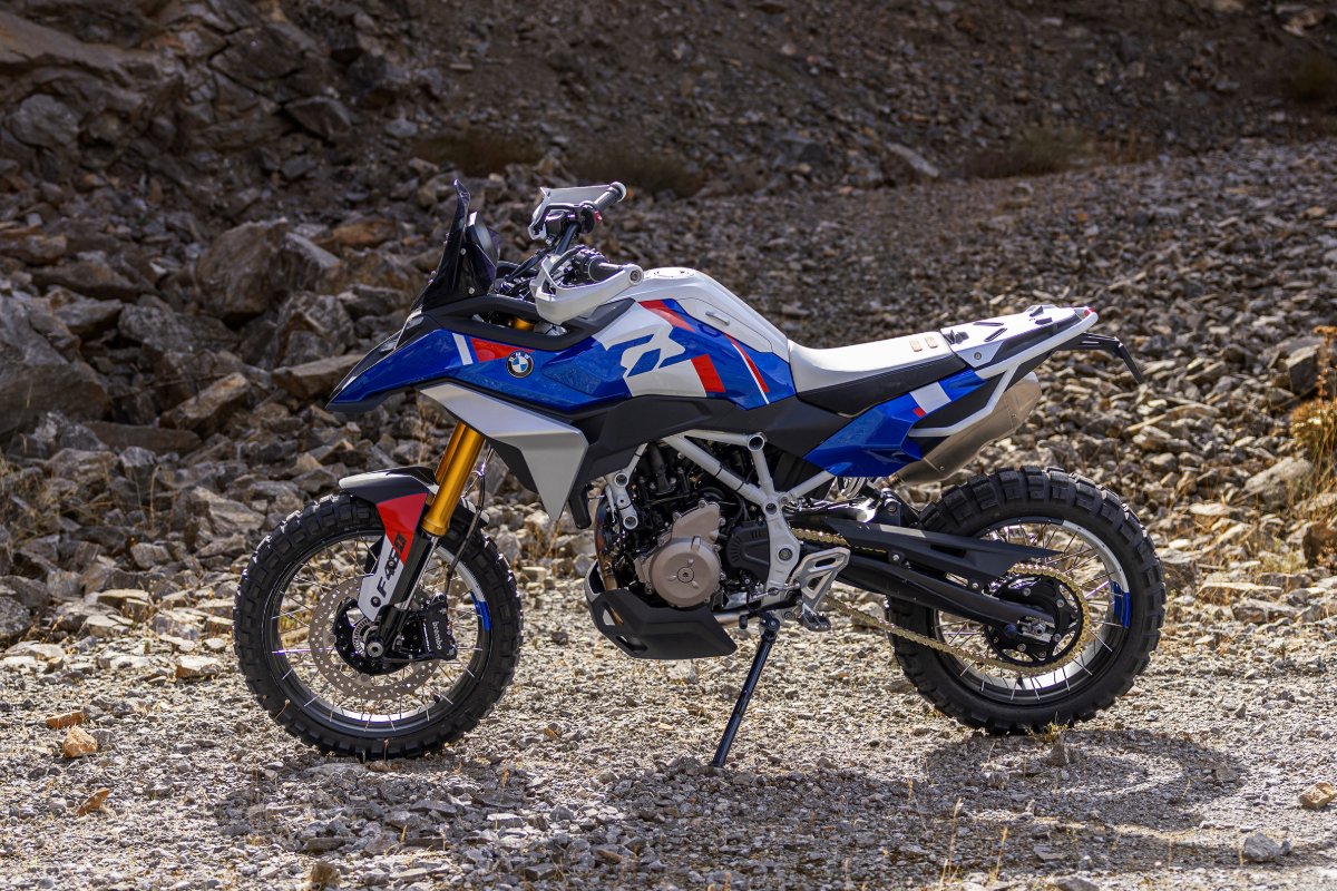 BMWMotorrad's tweet photo. We proudly present the brand-new BMW #ConceptF450GS – built for everyday adventure!
A lightweight bike with top performance, featuring a newly developed two-cylinder engine, 450cc & 48 hp - no compromises!
#MakeLifeARide #SpiritOfGS #BMWMotorrad https://t.co/hQfzWCH0AV