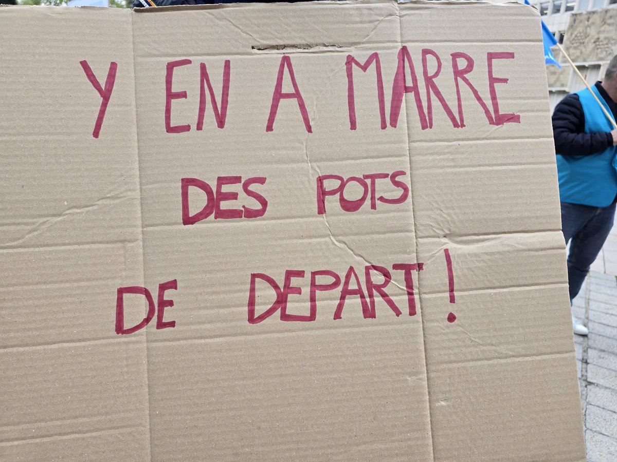 FnposCGT's tweet photo. Devant le siège de la MGEN, les salariés mobilisés contre la casse du livre 3 ! Les établissements de santé ne sont pas des variables d’ajustement ! https://t.co/fT58Rnjemo