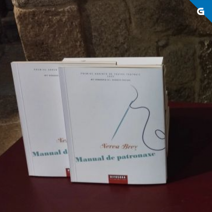 diariocultural_'s tweet photo. #Literatura I 🎭Dolores Vilavedra comenta a obra gañadora do premio Abrente 2023 para textos teatrais: “Manual de padronaxe”, de Nerea Brey. https://t.co/IJokeMKJJ6 https://t.co/Pho0luDEpa