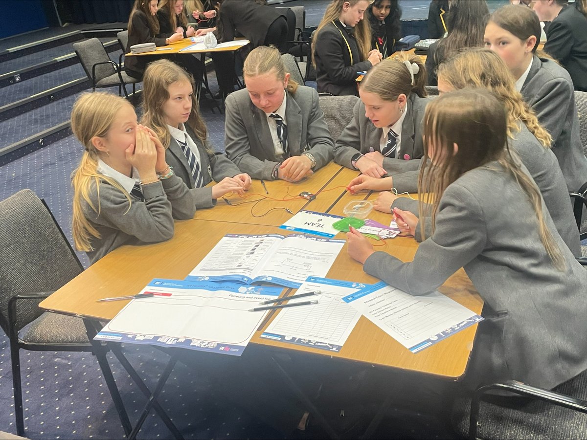 YsgolGreenhill's tweet image. Our Year 8 girls have just begun their engineering experience with the IET Faraday Challenge #GirlsinSTEM @darwincentre @PembsCollege