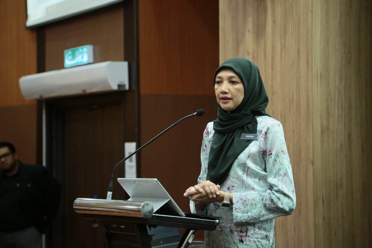LPP_MALAYSIA's tweet photo. 𝐒𝐄𝐒𝐈 𝐋𝐈𝐁𝐀𝐓 𝐔𝐑𝐔𝐒 𝐑𝐀𝐍𝐂𝐀𝐍𝐆𝐀𝐍 𝐌𝐀𝐋𝐀𝐘𝐒𝐈𝐀 𝐊𝐄-𝟏𝟑 (𝐑𝐌𝐊𝟏𝟑)

Telah berlangsung Sesi Libat Urus untuk Rancangan Malaysia Ke-13 (RMK13) bertempat di Auditorium Tun Ahmad Sarji Menara LPP.

Klik Pautan👇🏻 
https://t.co/Jvy37kLjK6 https://t.co/ReEzNkW4kX
