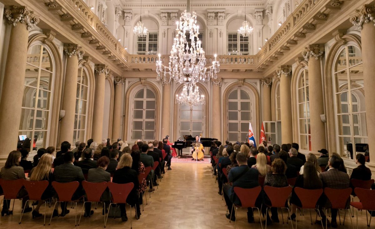 🇹🇷 🤝 🇸🇰  

<a href="/ABBaskanligi/">T.C. Dışişleri Bakanlığı Avrupa Birliği Başkanlığı</a> 
 
#ABİletisimStratejisi #ABİS çerçevesinde, Cumhuriyetimizin kuruluşunun 101. yıl dönümü vesilesiyle Türk piyanist Nazlı Hacıalioğlu ve Slovak kontrbas sanatçısı Roman Patkoló’nun icra ettiği eserleri dinledik. 

#EUCommStrategy #EUCS

🎵 🎶