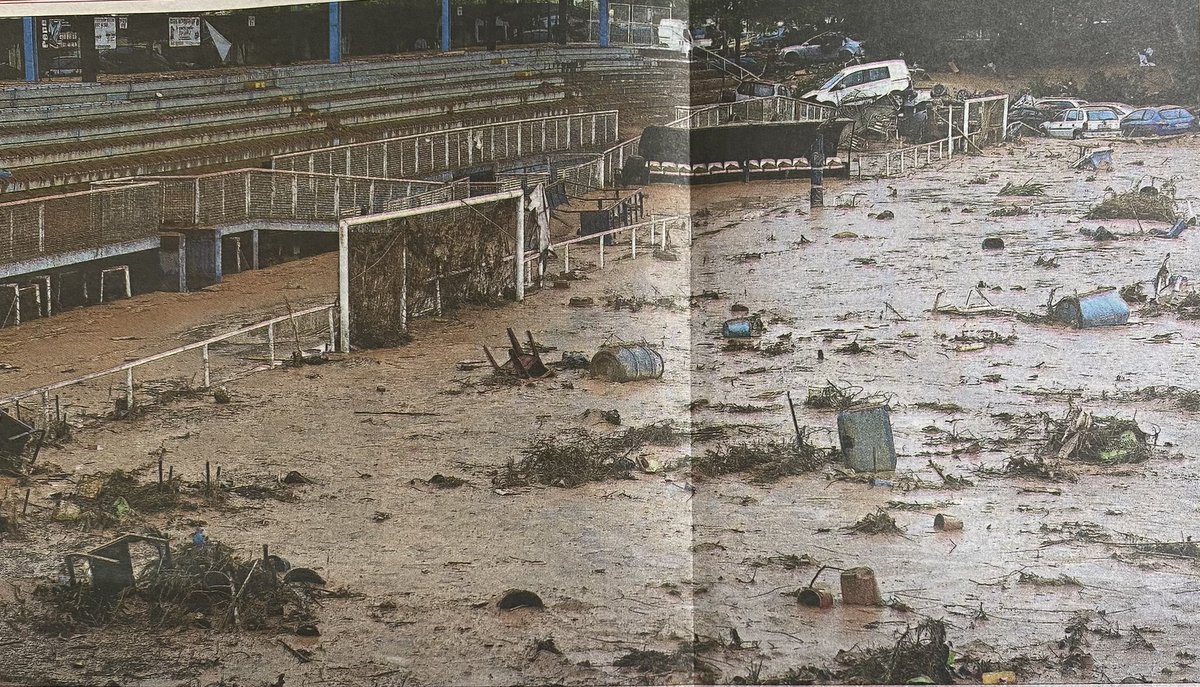 Esta es una imagen del campo de fútbol de Paiporta. Ahí no se puede jugar y en el resto de España por solidaridad con sus fallecidos y con ellos…. tampoco. Amunt Valencia ¡!