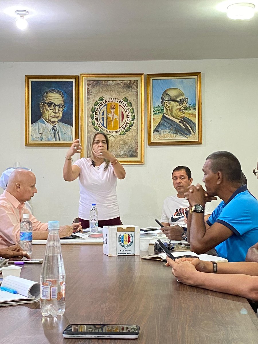 ADECOSCARONI's tweet photo. #5DeNoviembre  adecos en resistencia siempre estaremos de parte del pueblo, juntos hemos luchado en estos 25 años contra un régimen opresor y hoy ratificamos nuestro compromiso con Venezuela y un mejor futuro . No vale rendirse ni claudicar. Adelante compañeros.
@aidagonzalez33 https://t.co/6SMsjan5ji