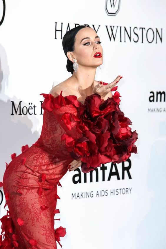 𝐿𝑖𝑛𝑑𝑠𝑎𝑦=that tiny human tweet media