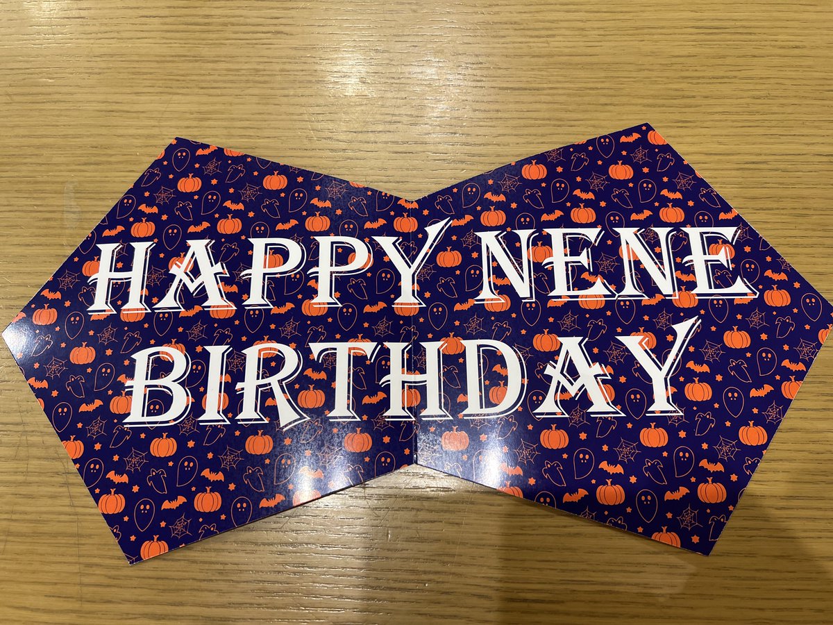 【印刷物】

五角形は、成功へ導く縁起の良い形とされています。

二つ折り加工を施し、開いた面にもデザインができるようにしました。

#地頭江音々生誕祭2024