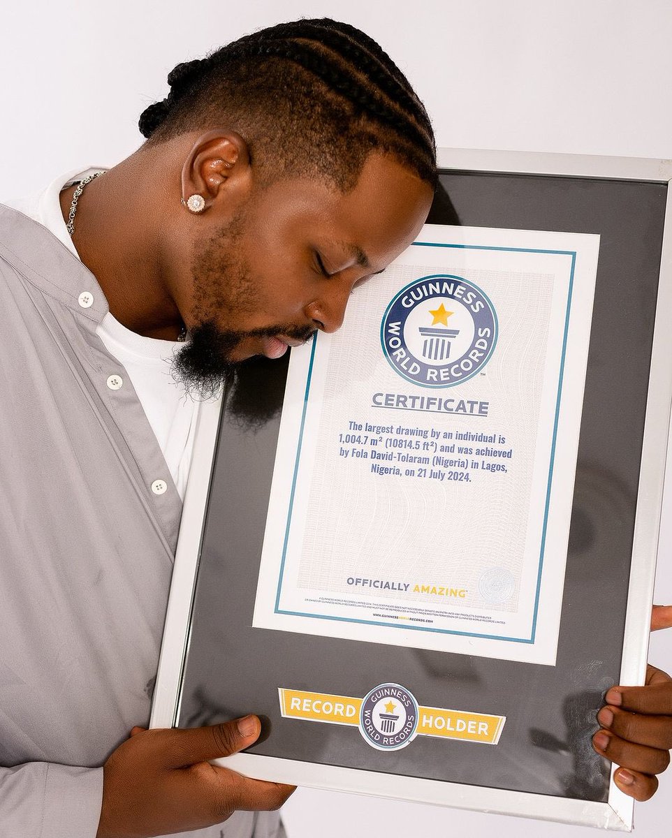 simplemag_ng's tweet photo. About the official launch of EVVDEE and the official launch of GWR certification for the largest drawing in the world by an individual.
Congratulations Dr @foladavidart
#FolaDavid #SimpleMagazine https://t.co/mznIPIYFmg