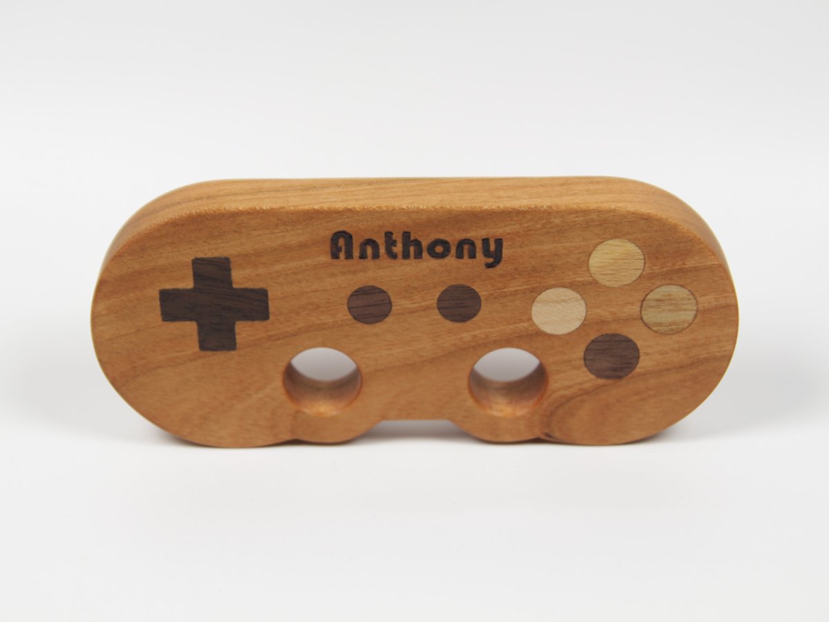 VanAlphenStudio's tweet image. A new controller teether in cherry for a baby gamer.

#Woodcraft #Woodworking #Teether #Babytoy #Controller #VanAlphenStudio