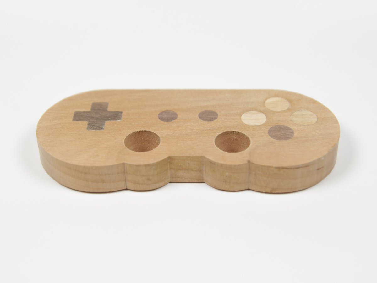 VanAlphenStudio's tweet image. A new controller teether in cherry for a baby gamer.

#Woodcraft #Woodworking #Teether #Babytoy #Controller #VanAlphenStudio