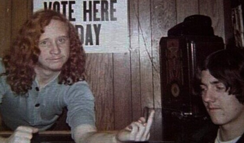 RRepoz's tweet photo. 1972: As "Lott as in Snot's" pro-McGovern rallying cry went:

"𝐕𝐨𝐭𝐞 𝐚𝐬 𝐢𝐟 𝐲𝐨𝐮𝐫 𝐉𝐞𝐭𝐡𝐫𝐨 𝐓𝐮𝐥𝐥 𝐭𝐢𝐜𝐤𝐞𝐭𝐬 𝐝𝐞𝐩𝐞𝐧𝐝𝐞𝐝 𝐨𝐧 𝐢𝐭!"

And it still rings true today (save the shitty Tull music, natch), so get out and vote!

Here: Lott and me, 1972 WNY. https://t.co/sRv7v7fUux