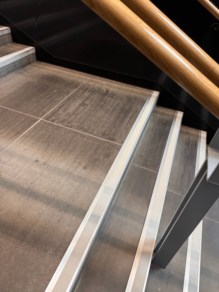 Did you know? 🤔

Quantum Flooring Accessories offer a range of recessed stair nosings.

- Extremely hardwearing
- Suitable for transport and infrastructure projects
- Internal and / or external application

See range:
quantumprofilesystems.com/quantum-floori…

#safestairs
#recessedstairnosings