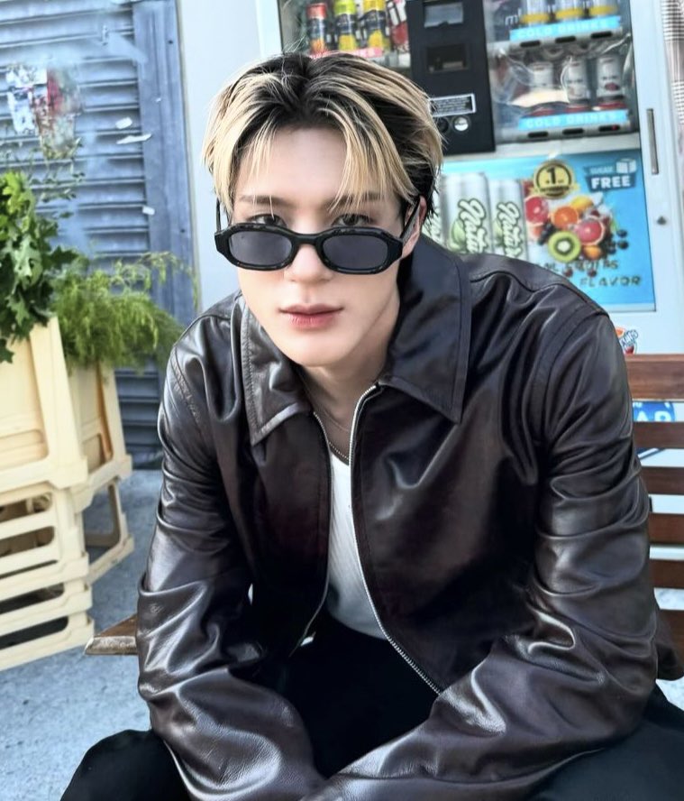 ًJeno, L. tweet media