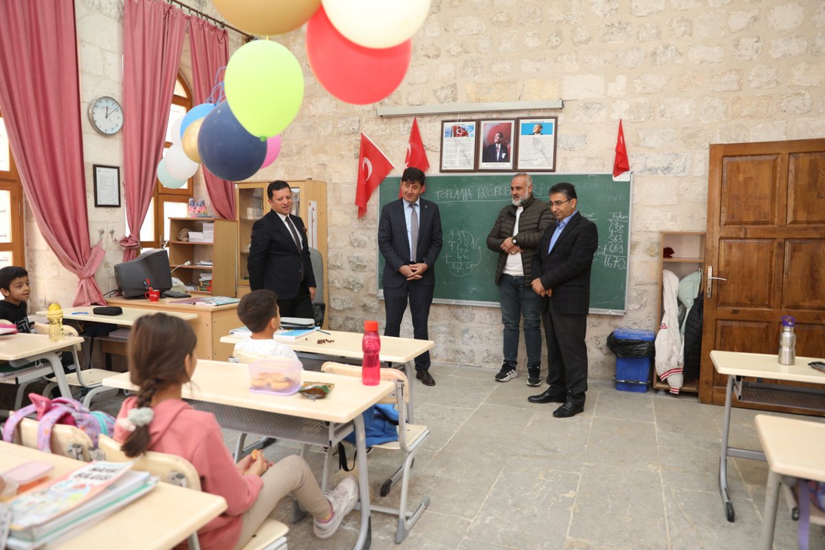 Mardin İl Millî Eğitim Müdürlüğü (@mardinilmem) on Twitter photo İl Müdürümüz Sayın Ali Eyyüpkoca, Artuklu Gazipaşa İlkokulunda öğrencilerimizi ziyaret ederek okul yöneticileri ve öğretmenlerden eğitim faaliyetleri hakkında bilgi aldı. Öğretmenlerimize özverili çalışmaları için teşekkür etti.
<a href="/tcmeb/">Millî Eğitim Bakanlığı</a>
<a href="/Yusuf__Tekin/">Yusuf Tekin</a>
<a href="/tuncay_akkoyun/">Tuncay Akkoyun</a>
<a href="/ali_eyyupkoca/">Ali Eyyupkoca</a> İl Müdürümüz Sayın Ali Eyyüpkoca, Artuklu Gazipaşa İlkokulunda öğrencilerimizi ziyaret ederek okul yöneticileri ve öğretmenlerden eğitim faaliyetleri hakkında bilgi aldı. Öğretmenlerimize özverili çalışmaları için teşekkür etti.
<a href="/tcmeb/">Millî Eğitim Bakanlığı</a>
<a href="/Yusuf__Tekin/">Yusuf Tekin</a>
<a href="/tuncay_akkoyun/">Tuncay Akkoyun</a>
<a href="/ali_eyyupkoca/">Ali Eyyupkoca</a>