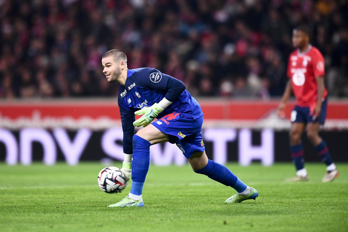 ActuFoot_'s tweet photo. 🚨 Lucas Chevalier pourrait profiter du potentiel forfait d’Alphonse Areola pour connaître sa première convocation avec les Bleus ce jeudi ! 🇫🇷🆕

🗞️ Le Parisien https://t.co/84rWubhZTM
