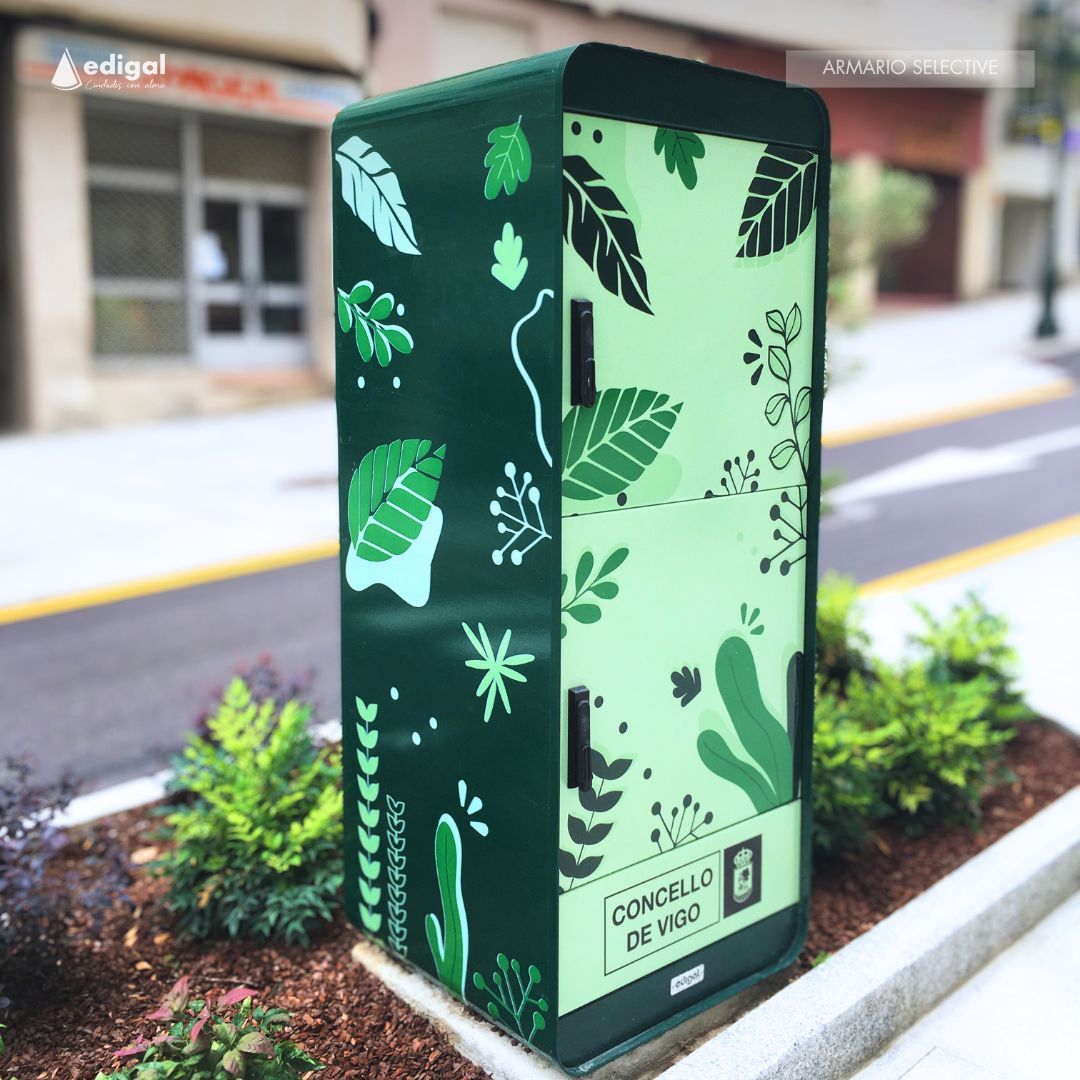 🌿 ¿Puede un armario técnico embellecer la ciudad?
El armario Selective demuestra que sí. Con su diseño decorativo inspirado en la naturaleza, este armario no solo cumple su función, sino que también añade un toque de belleza al entorno urbano.