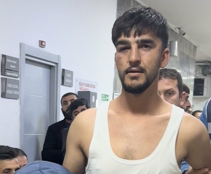 Batman Belediyesi önünde Vali, çık lan buraya diyen şahıs gözaltına alındı.