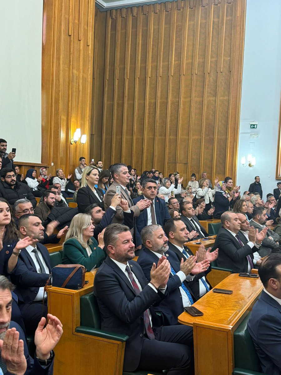 gorkemdumanbuca's tweet photo. Genel Başkanımız Sayın Özgür Özel, partimizin haftalık grup toplantısında ülke gündemini ilgilendiren önemli değerlendirmelerde bulunuyor.

@eczozgurozel https://t.co/fg3xSxYxxe