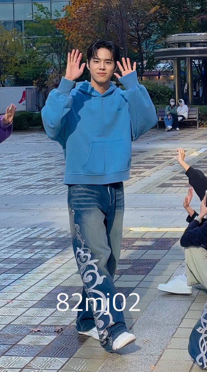 82mj02's tweet photo. 241102 쇼!음악중심 미니팬미팅
💜💙
#82MAJOR #김도균 #황성빈 https://t.co/pdUXZb98GY